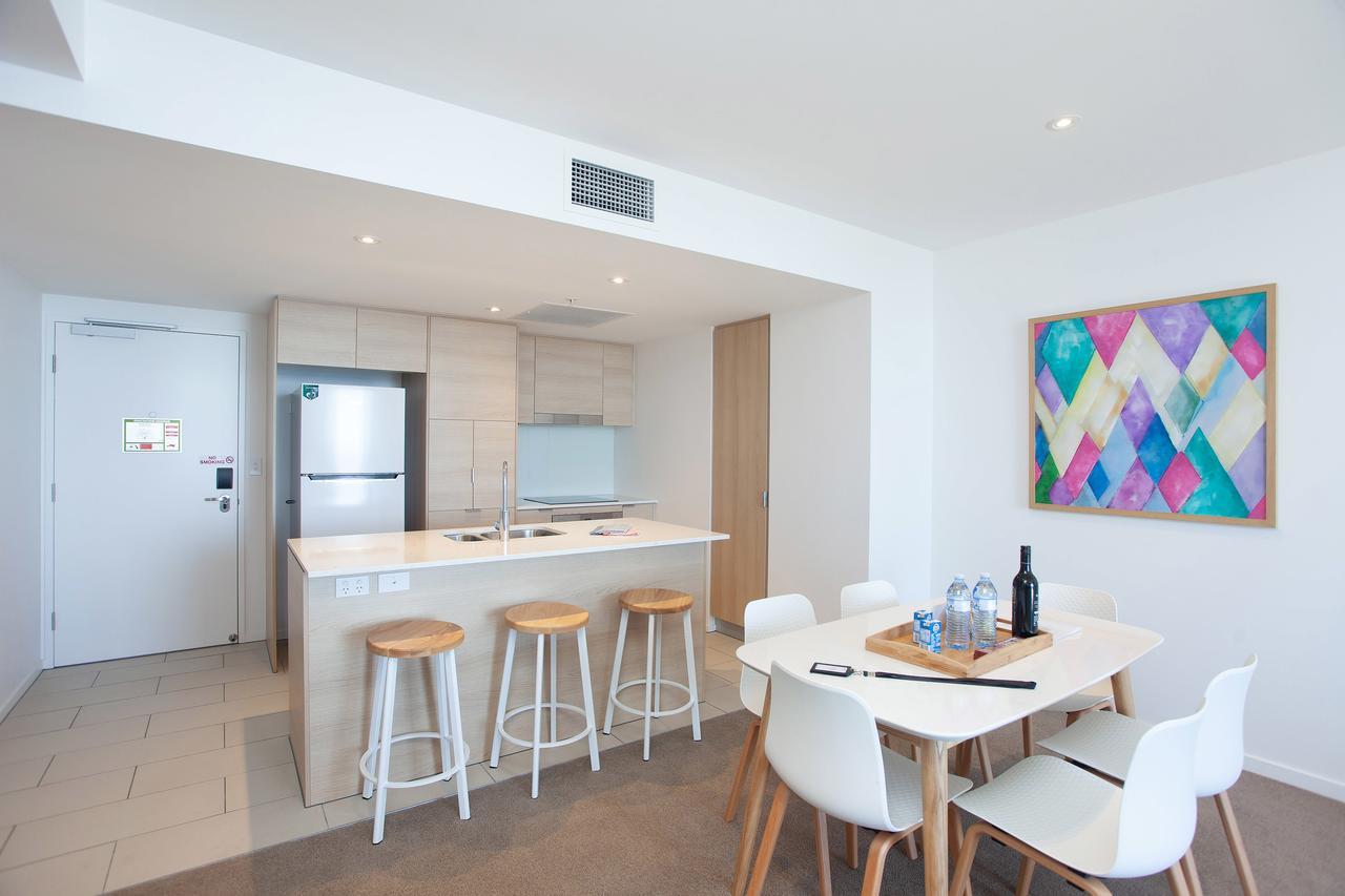 High Floor Ocean View Suites Broadbeach Gold Coast Exterior photo