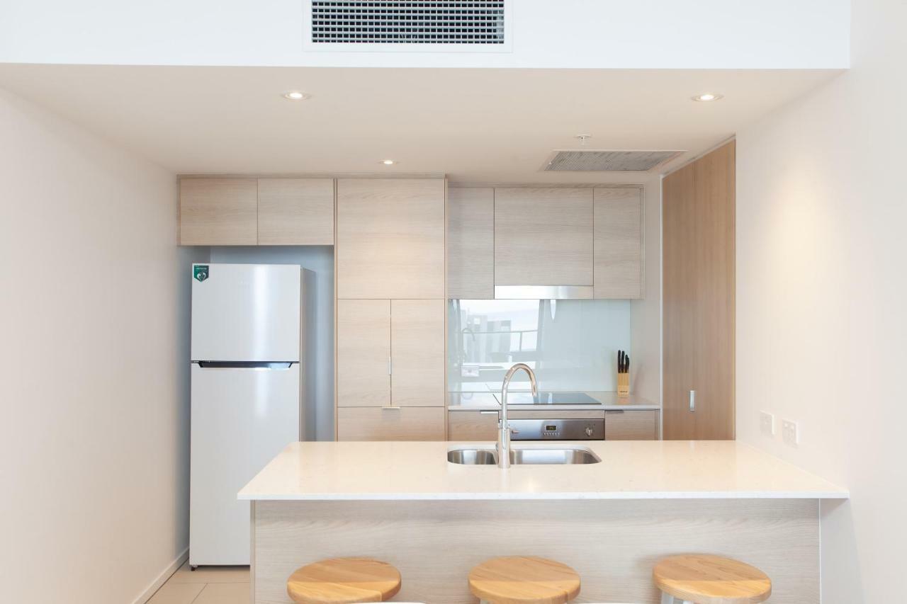 High Floor Ocean View Suites Broadbeach Gold Coast Exterior photo